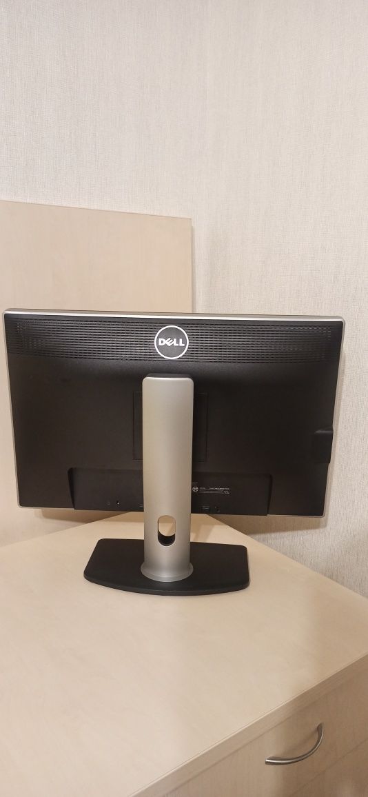 Монітор Dell U2412Mb