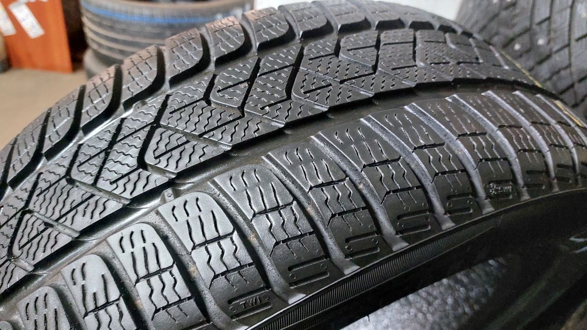 Зимние шины резина комплект Pirelli Sottozero 3 Winter 215/55 R17