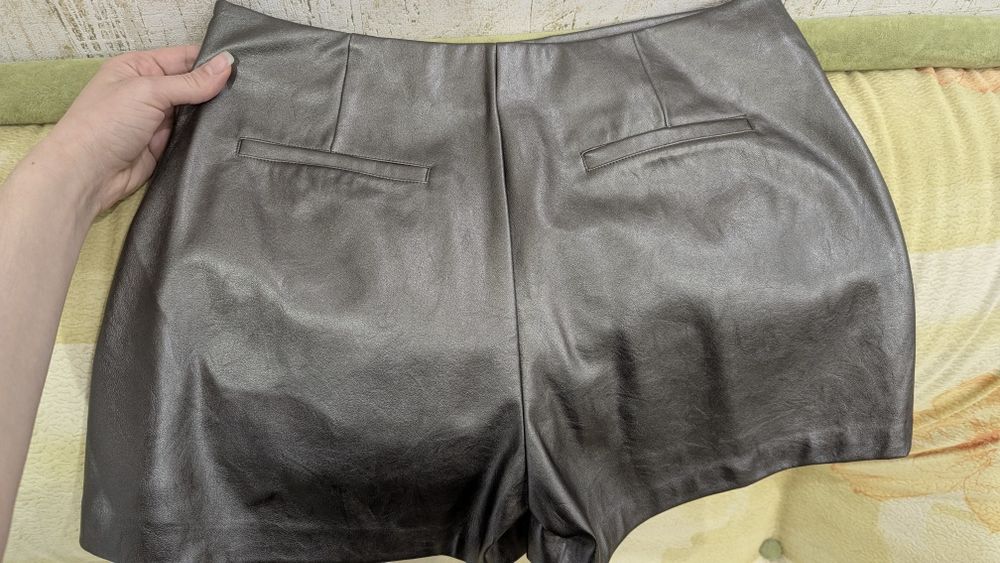 Шкіряна спідниця-шорти Stradivarius
