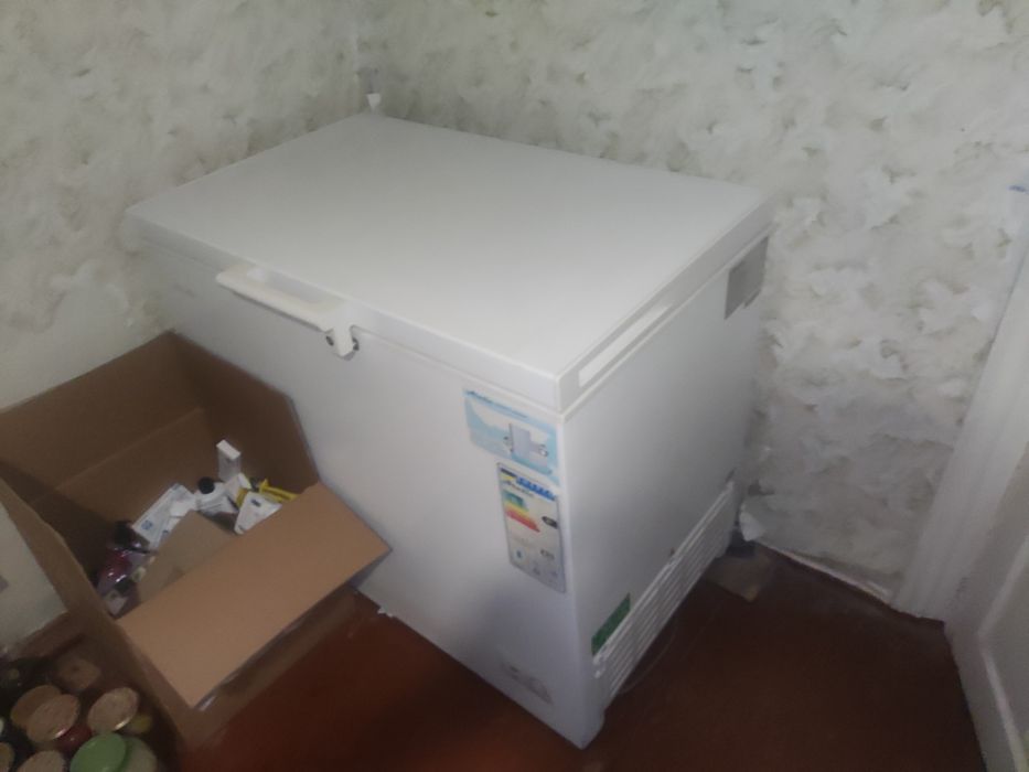 Продам морозильную камеру arctic 260л.