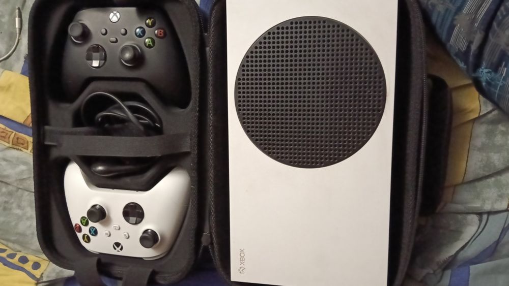 Xbox series s з купою плюшок