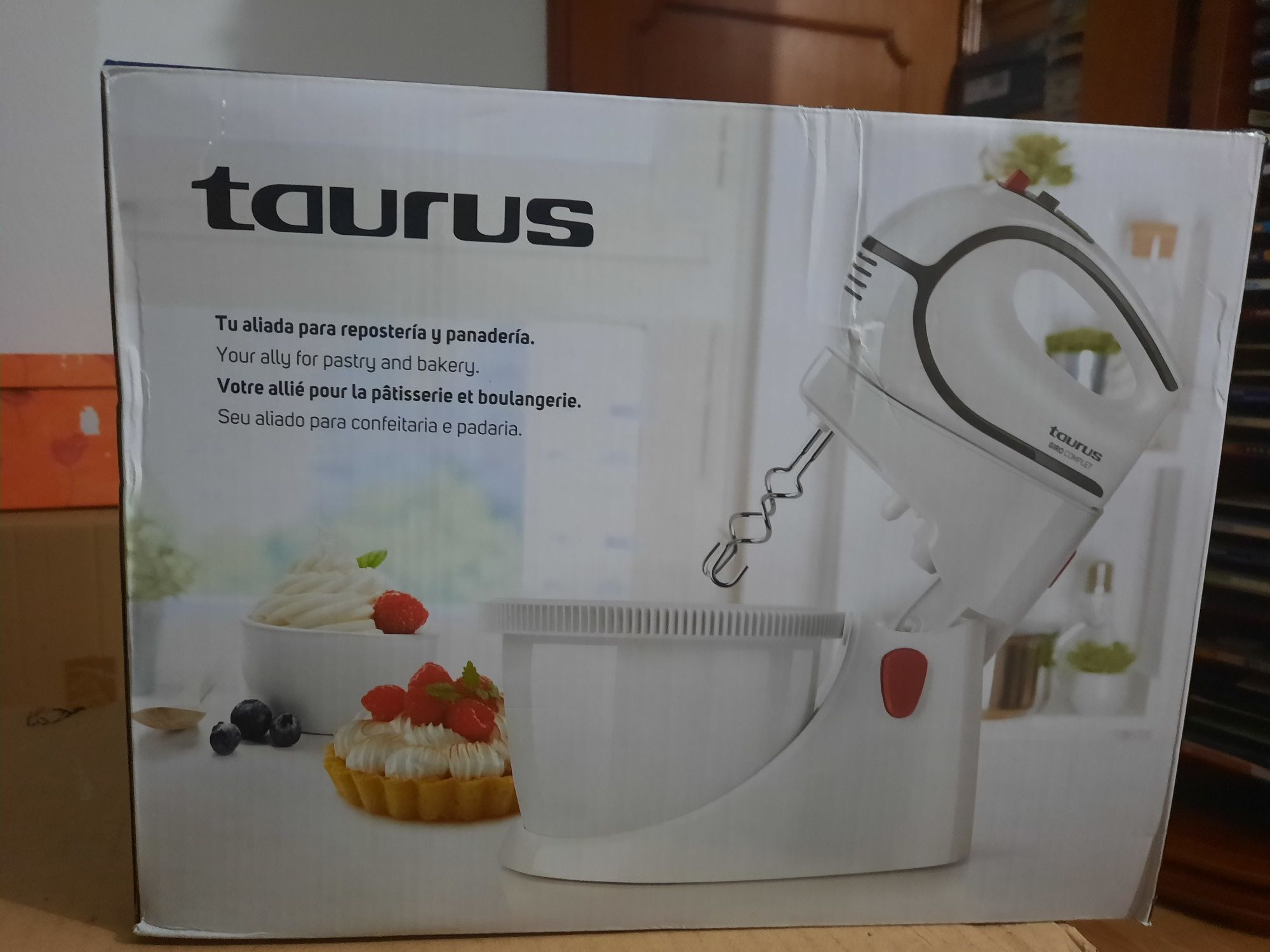 Batedeira com Taça TAURUS Giro Complet (500 W - Taça 2.5 L