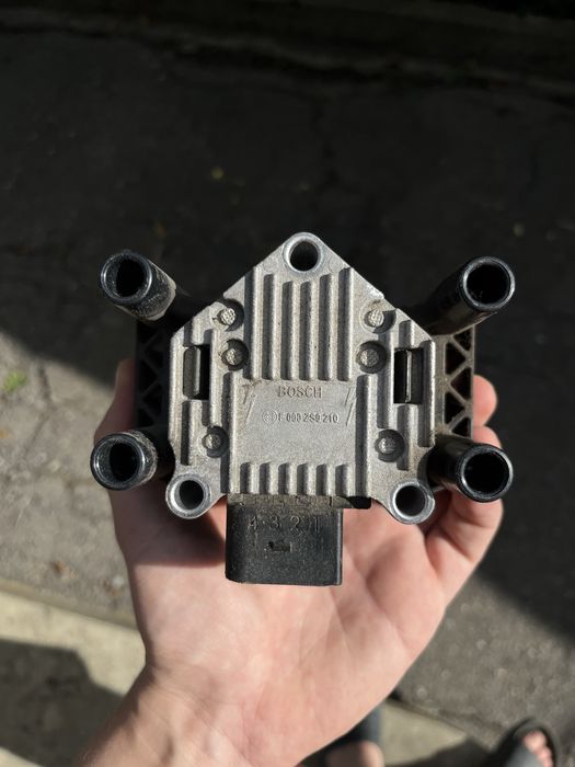 F 000 ZS0 210 Bosch Котушка запалювання