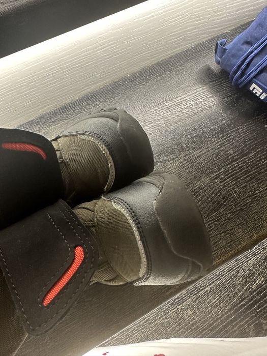 Взуття черевики чоботи на хлопчика