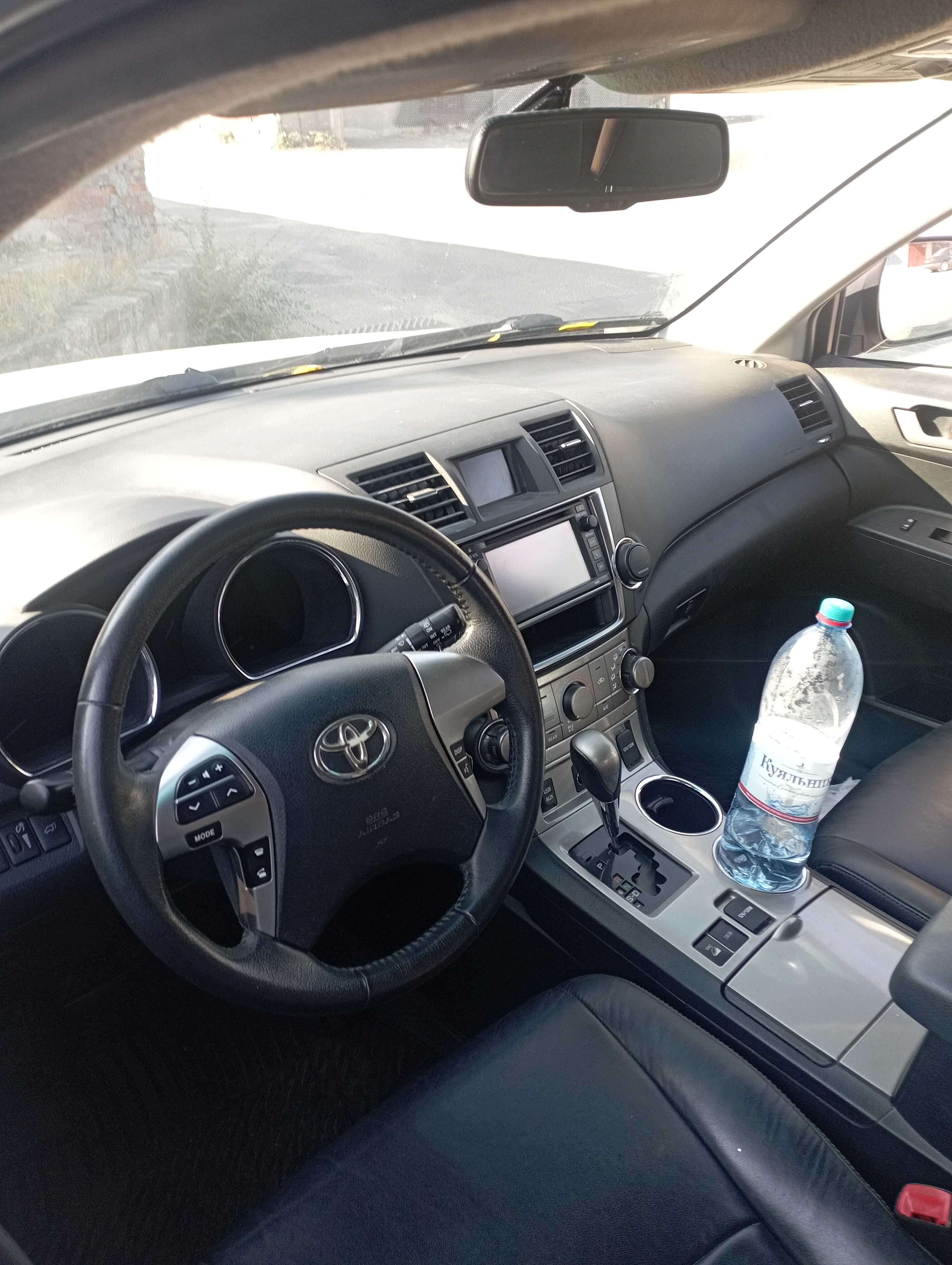 Продам или поменяю на недвижимость Toyota Highlander 2013
