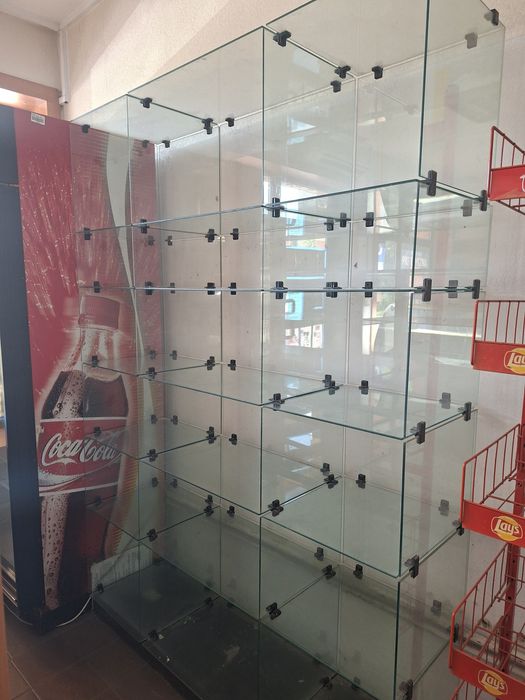 Regal szklany np.na alkohol