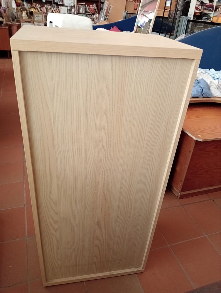 Sapateira em madeira com portas