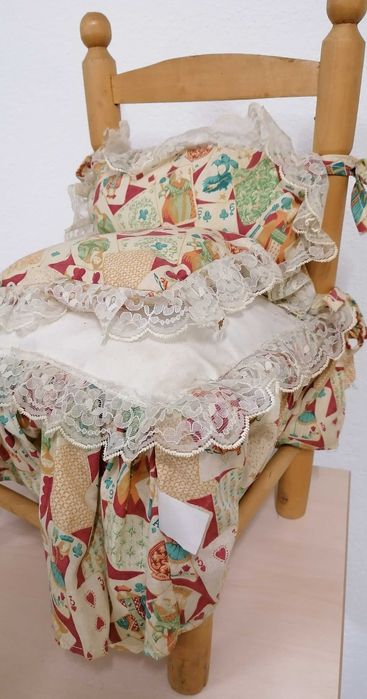 Cadeira decorativa, em madeira, por 5€