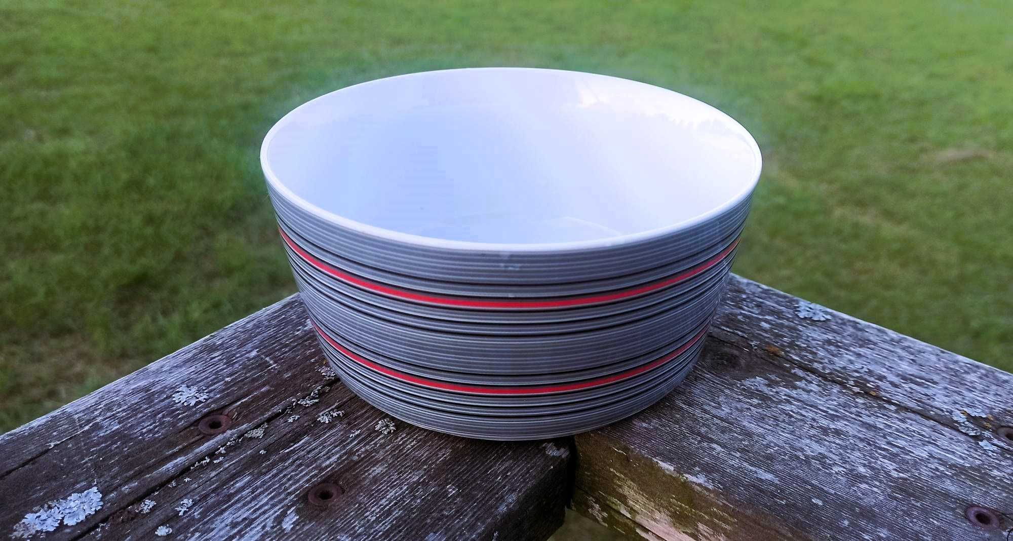 Miska porcelanowa z eleganckim wzorem średnica 17cm