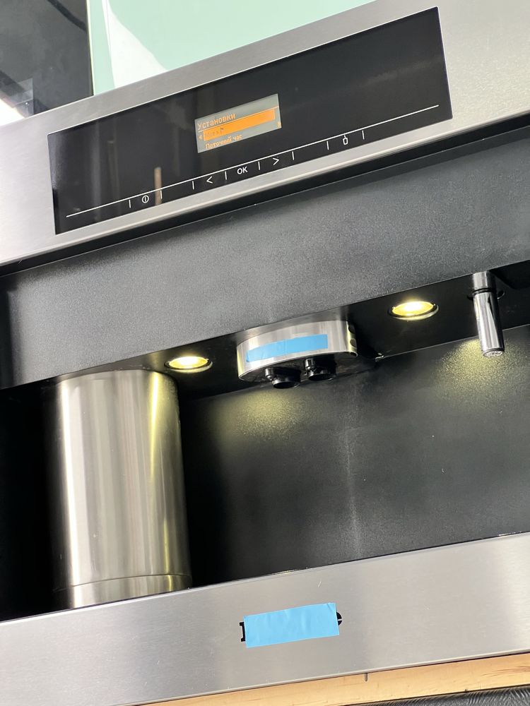 Кавомашина Miele CVA 5060 / вбудована / молочник/виставка кофемашина