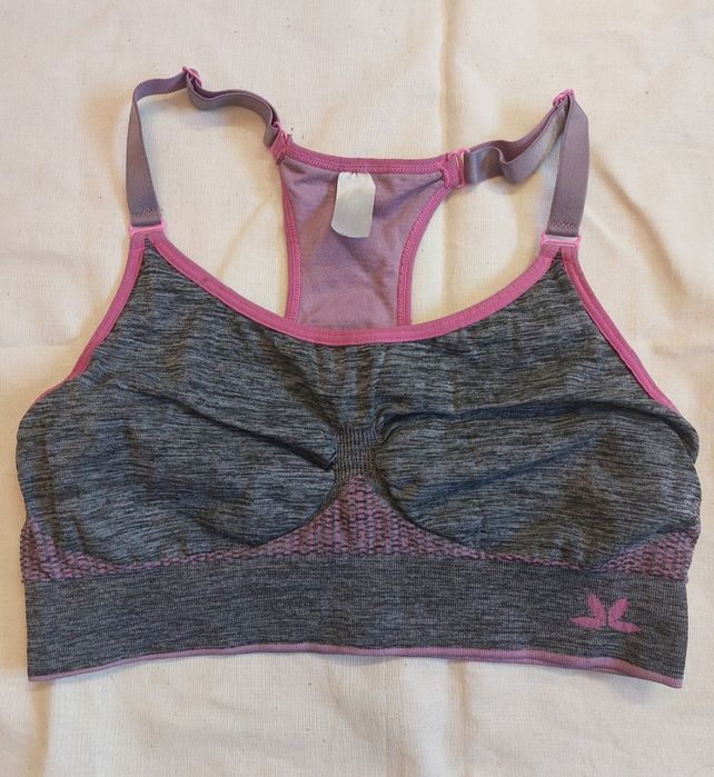 Sportowy biustonosz na regulowanych ramiączkach