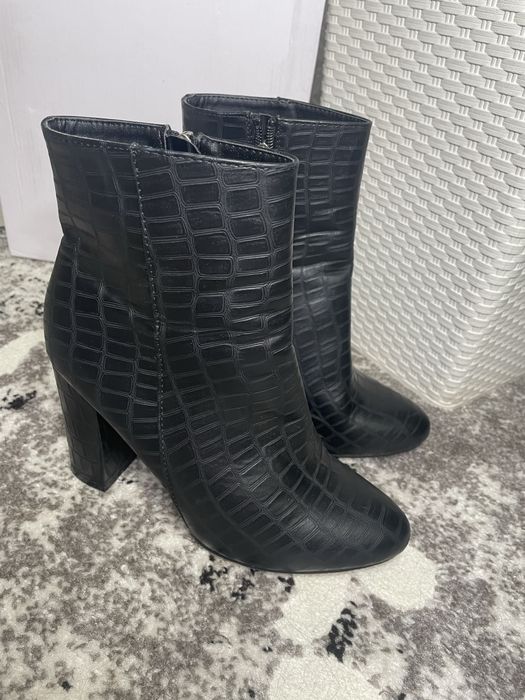 Ботинки prettylittlething 39 розмір