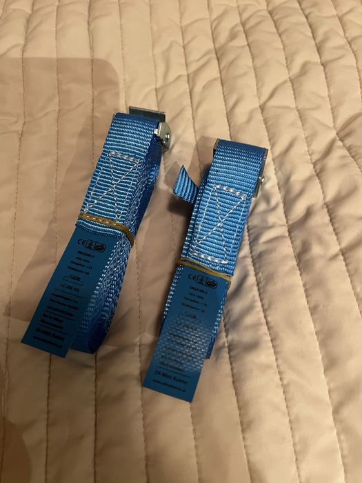 Pasy transportowe z klamrą zaciskajacą