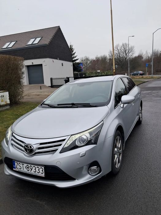 Toyota Avensis Bogate wyposażenie, ekonomiczne auto (benzyna +LPG), kombi
