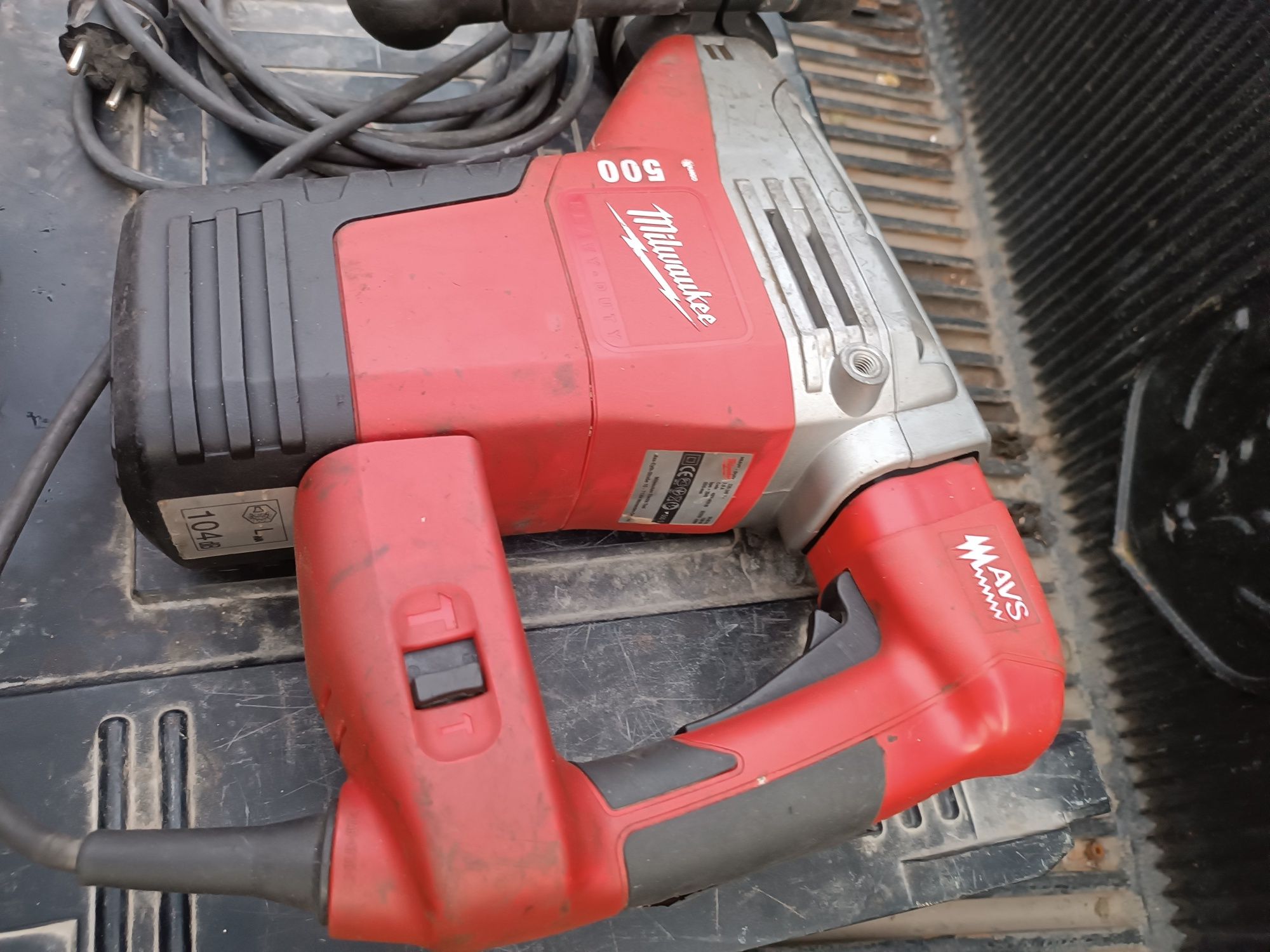 MILWAUKEE młot kujący SDS-MAX 1300W 8,5J 6,3kg KANGO