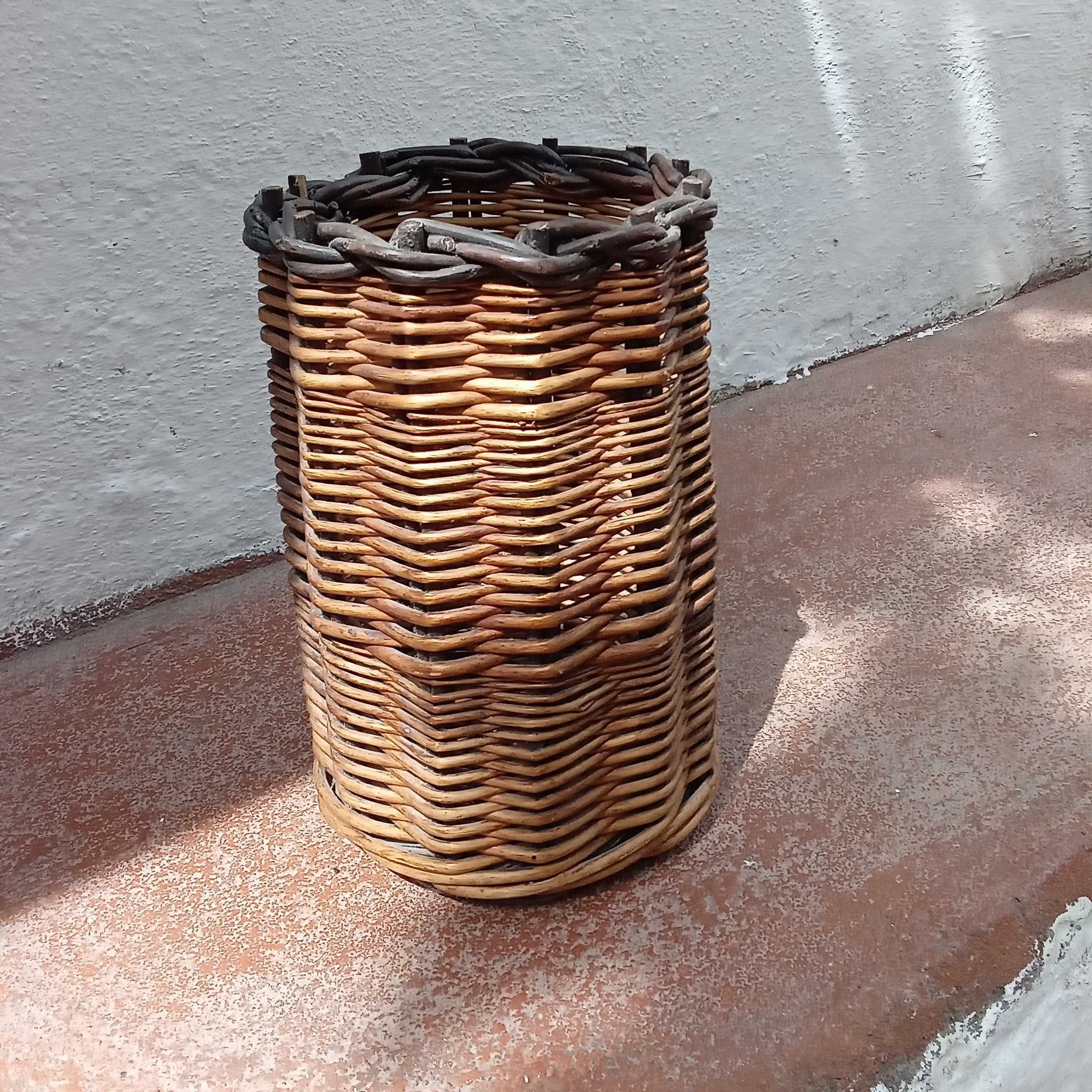 Cesto para garrafa de vinho e cesto para usos diversos