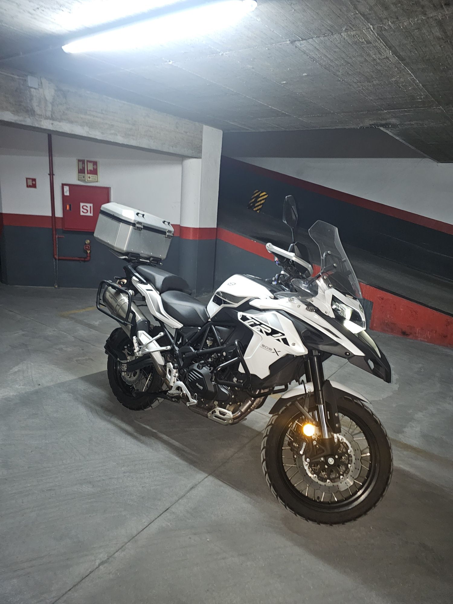 Benelli TRK 502 X (12/2022) — 3 Malas Shad Cromadas + Suportes — 14 23