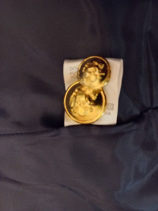 Blazer azul escuro novo com botões dourados