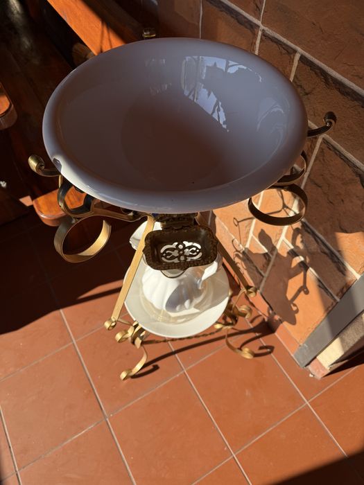 Toaletka z misą i dzbanem