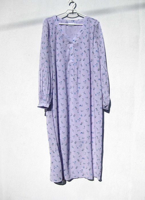 Красивое длинное цветочное сиреневое платье с плиссе Trend One