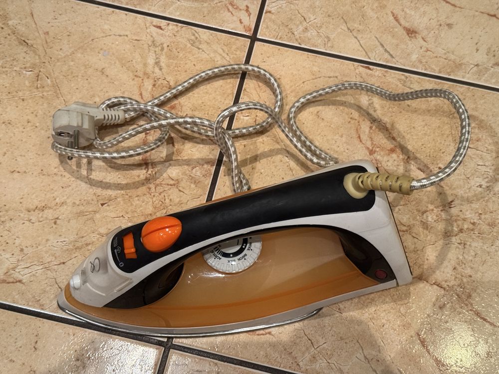 Żelazko parowe Clarus 2000W sprawne
