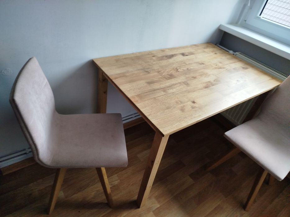 Stół do kuchni , jadalni plus dwa krzesła