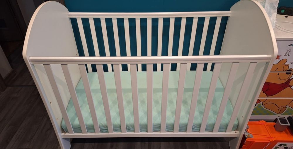 Łóżeczko z Kubusia Puchatka materac 120x60 hiding dobranocka