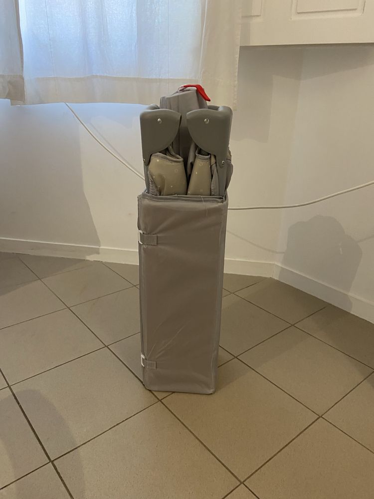 Vende-se cama de viagem dobrável para bebé