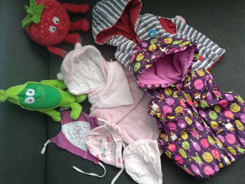 Wiosenna paka dziewczynki bezrękawnik czapki bdb 3-6 68