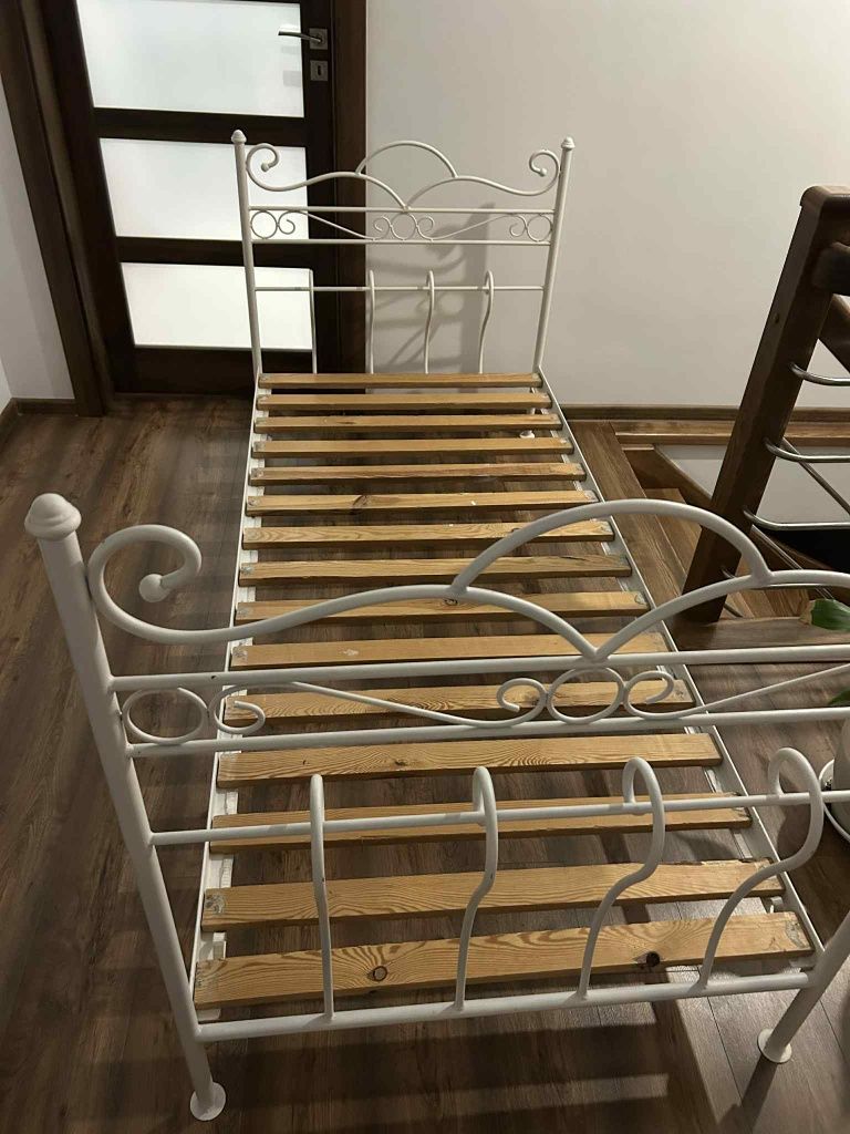 Łóżko metalowe białe