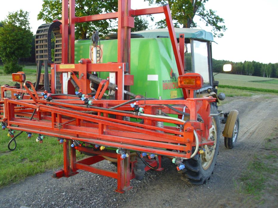 Opryskiwacz 900 L ,15 m