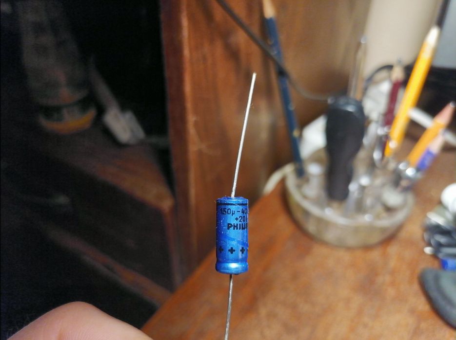 Конденсатори осьові електролітичні PHILIPS 150u 40V +20%/-20%