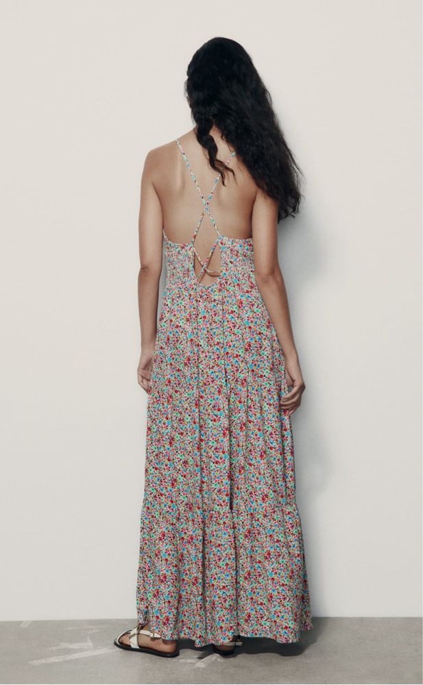 Сукня Zara з відкритою спинкою