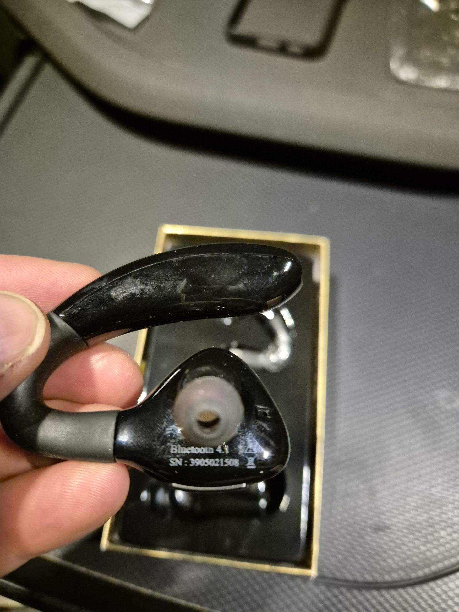 Bluetooth  słuchawka  na ucho
