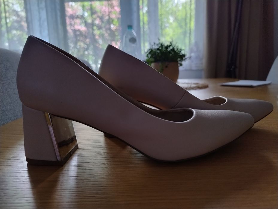 Buty na obcasie 37