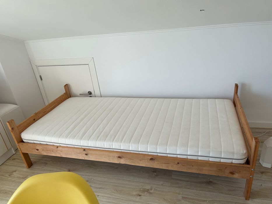 Cama e colchão solteiro Ikea usado