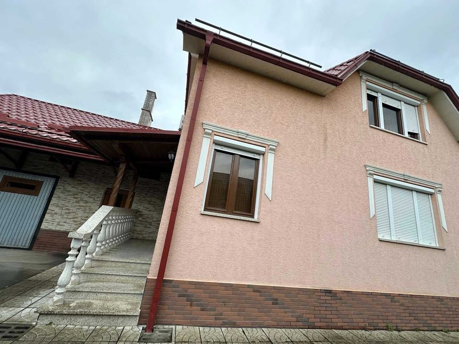 Продається будинок з торговими точками в с. Вишково