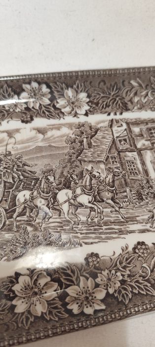 Travessa Royal Tudor Ware