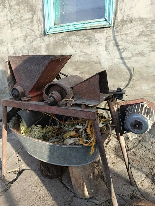 Корморізка і січкарня 2в1