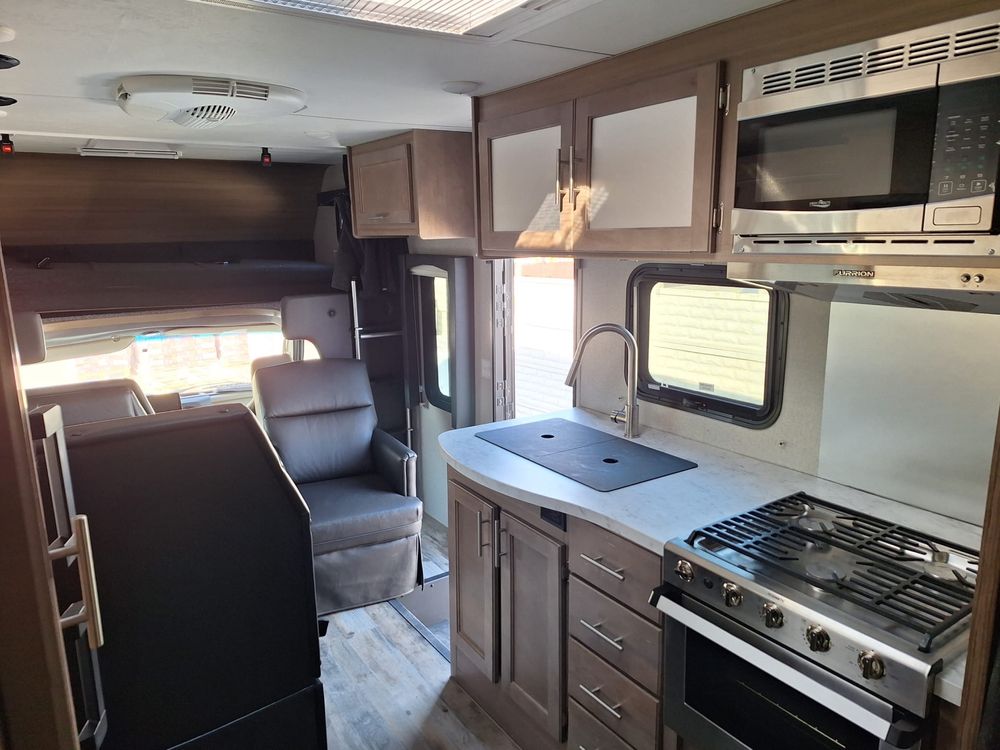 Amerykański Kamper 6-osobowy Ford E450 7.3L