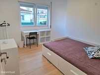719646 - Quarto com cama de casal em...