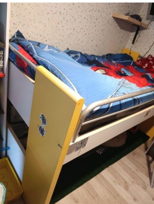 Łóżko z antresola