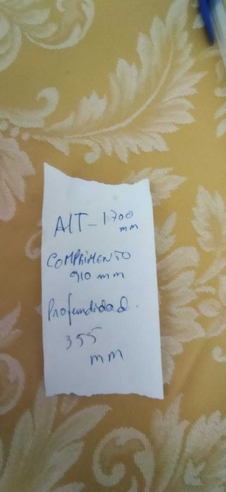 Cristaleira em bom estado