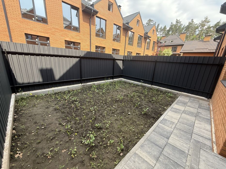 Таунхаус в центрі Ірпеня! Окремий двір!