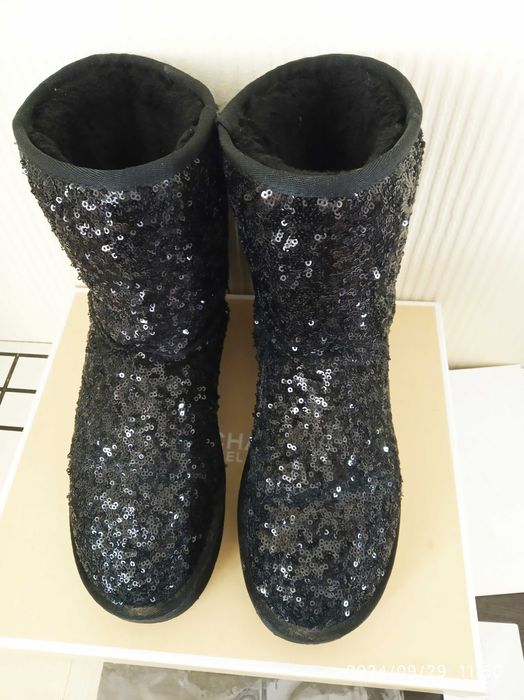 Зимние сапожки угги с пайетками