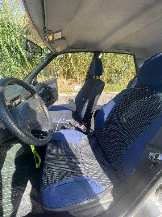 Peugeot 106 1.0 Gasolina – 2001 – 111.000 km – €2.100 (negociável)