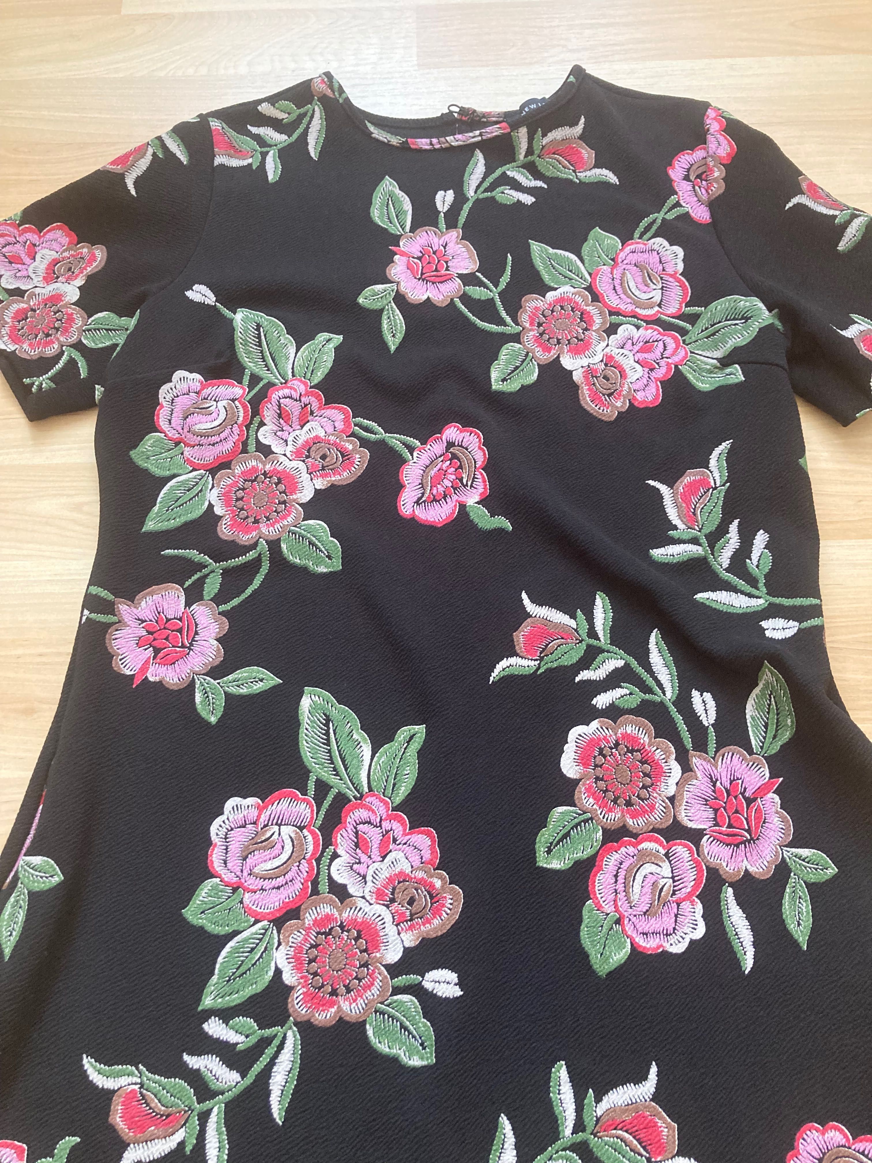 Czarna trapezowa sukienka w kwiaty New Look roz. L