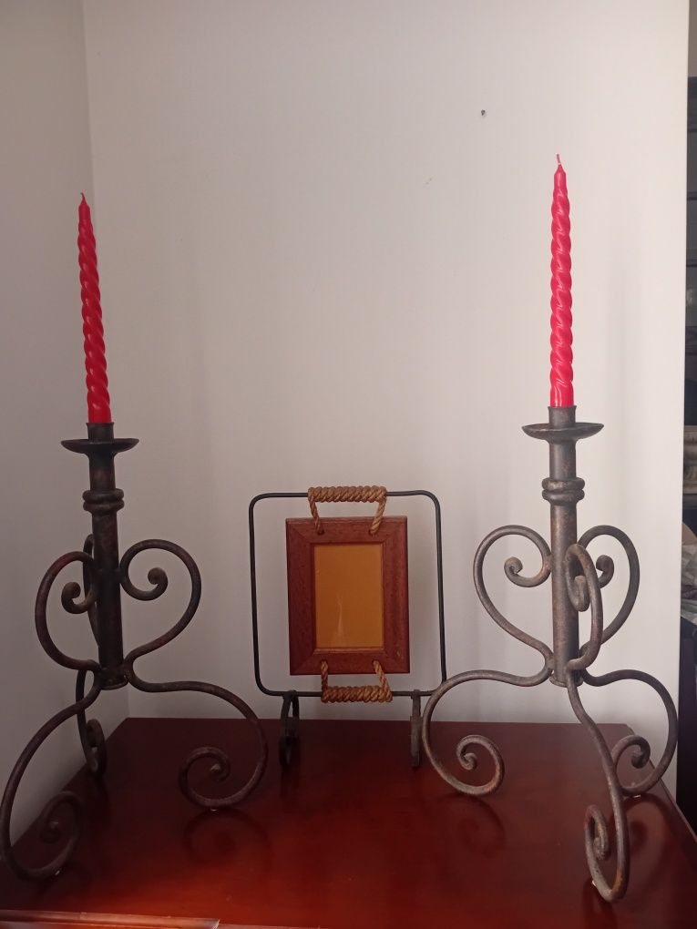 Castiçais e moldura