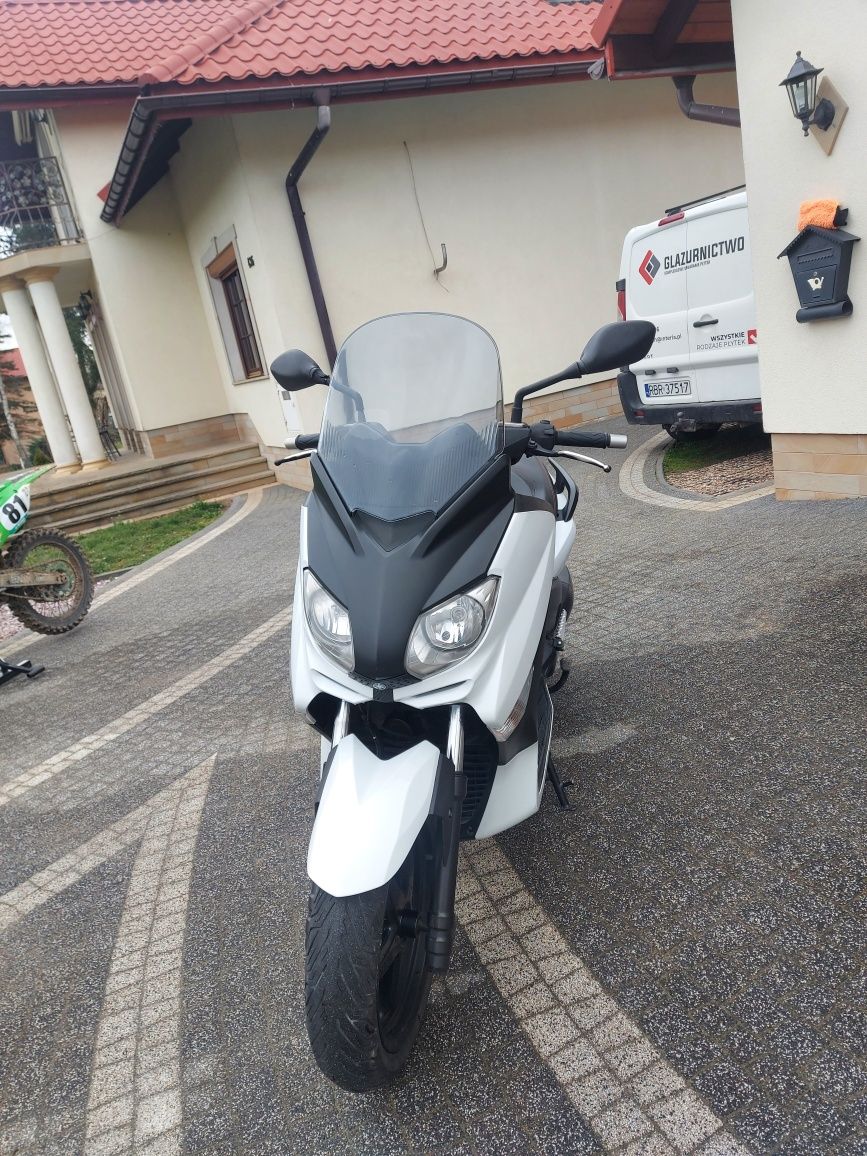 Yamaha X-MAX 250