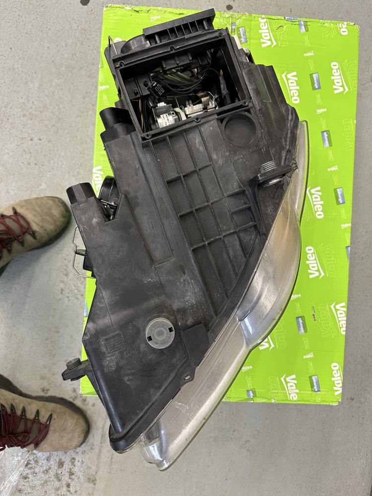 VW PASSAT B6 Lampa 05-10 Bi-Xenon Skrętny Xenon
